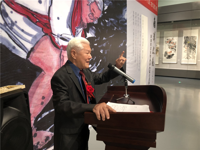 2、新加坡收藏家协会主席梁奕嵩讲话.jpg