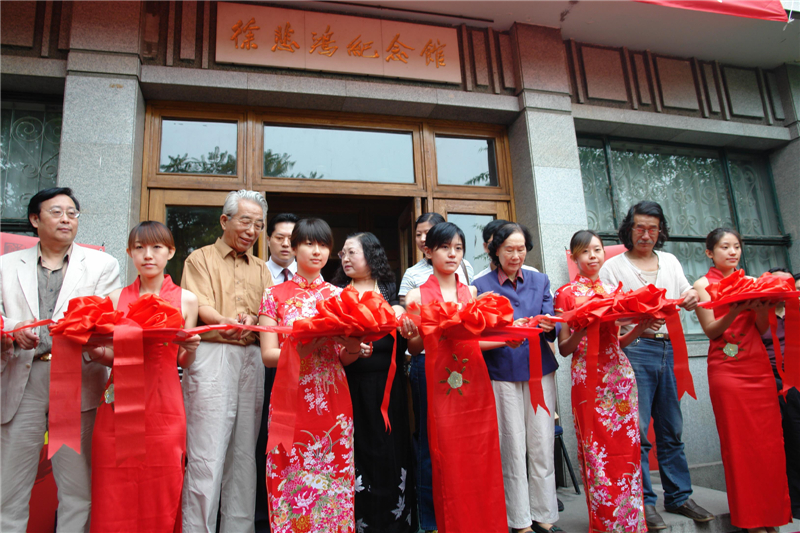 2、陈治中书法展(徐悲鸿纪念馆)剪彩.JPG