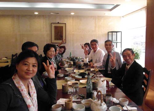 11、与韩日画家代表会餐.jpg